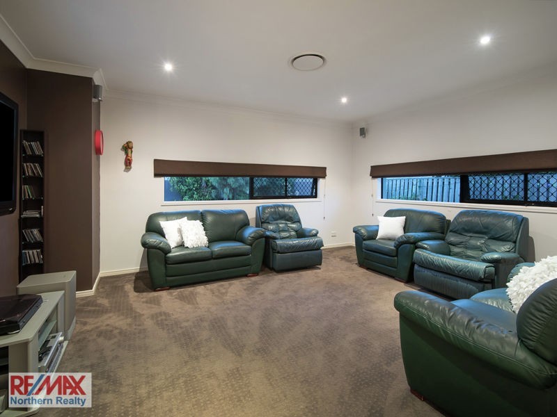 25 Crossing Drive, Eatons Hill QLD 4037