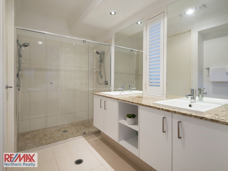 25 Crossing Drive, Eatons Hill QLD 4037