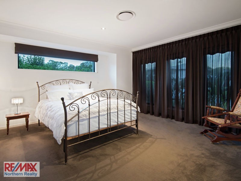 25 Crossing Drive, Eatons Hill QLD 4037