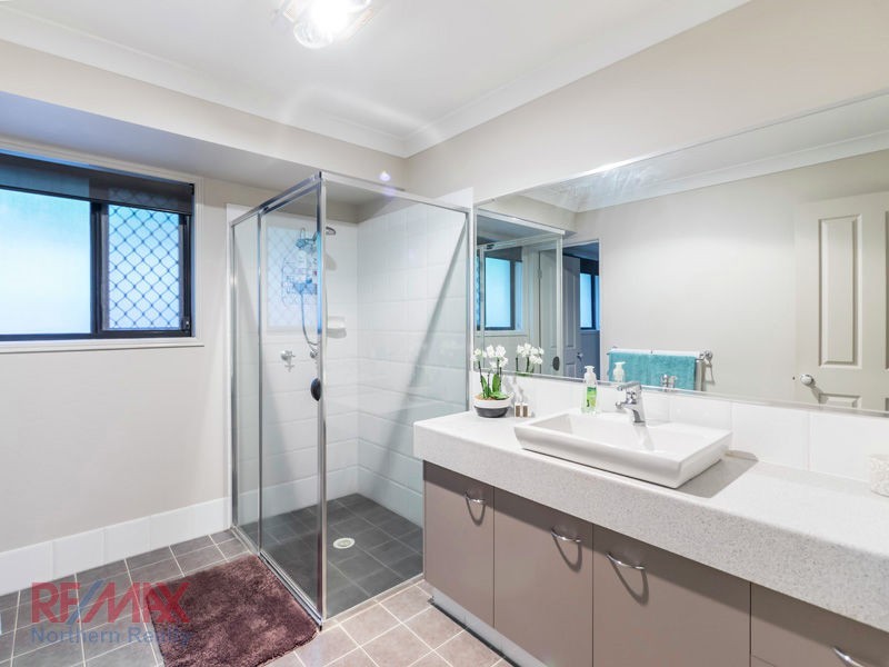 35 Links Cr, Joyner QLD 4500