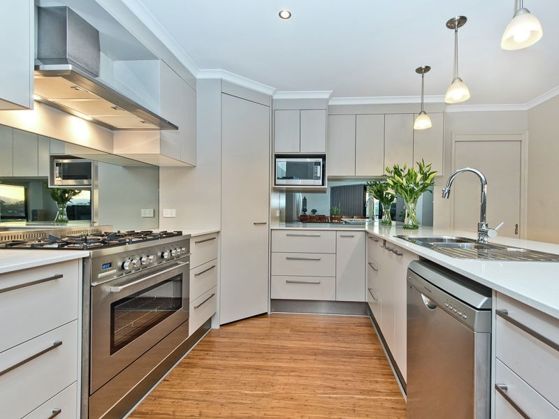 18 Alberic Court, Eatons Hill QLD 4037