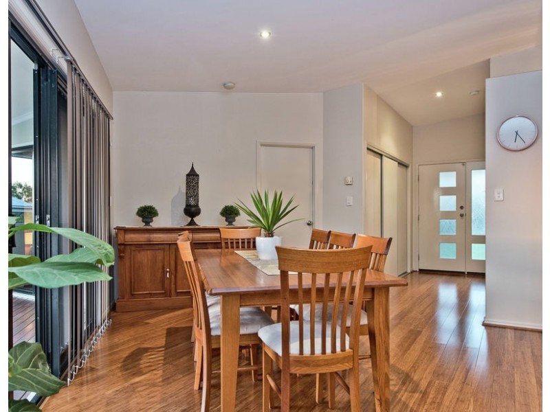 18 Alberic Court, Eatons Hill QLD 4037