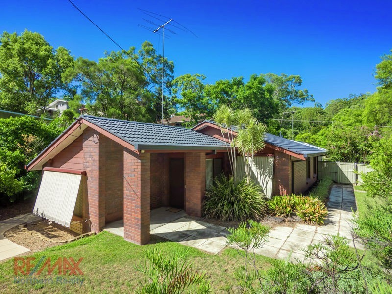 42 Cassandra Street, Chapel Hill QLD 4069
