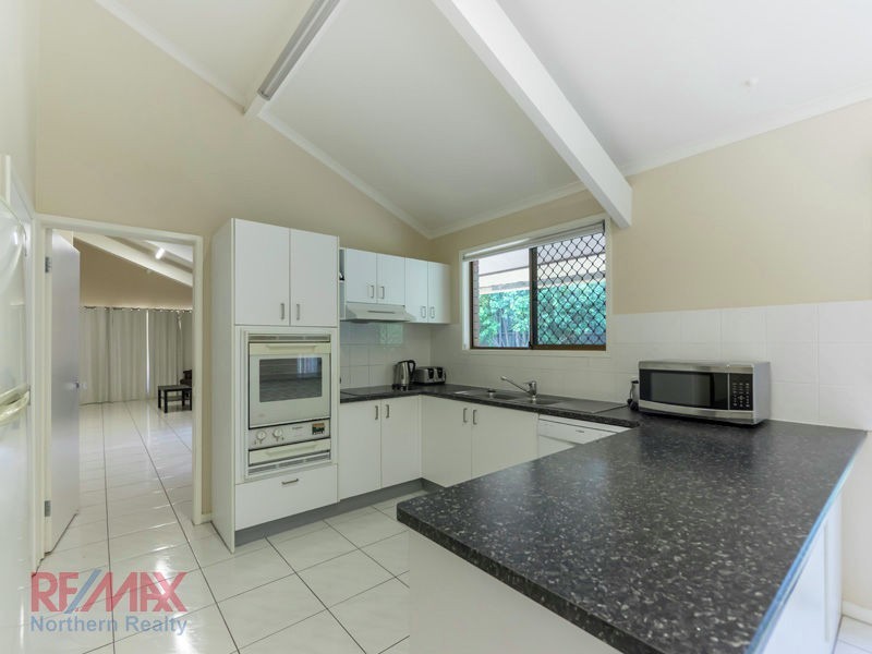 42 Cassandra Street, Chapel Hill QLD 4069