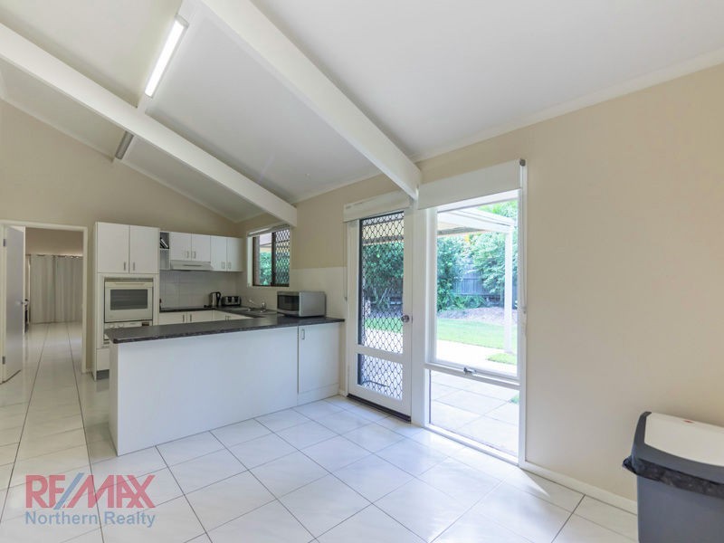 42 Cassandra Street, Chapel Hill QLD 4069