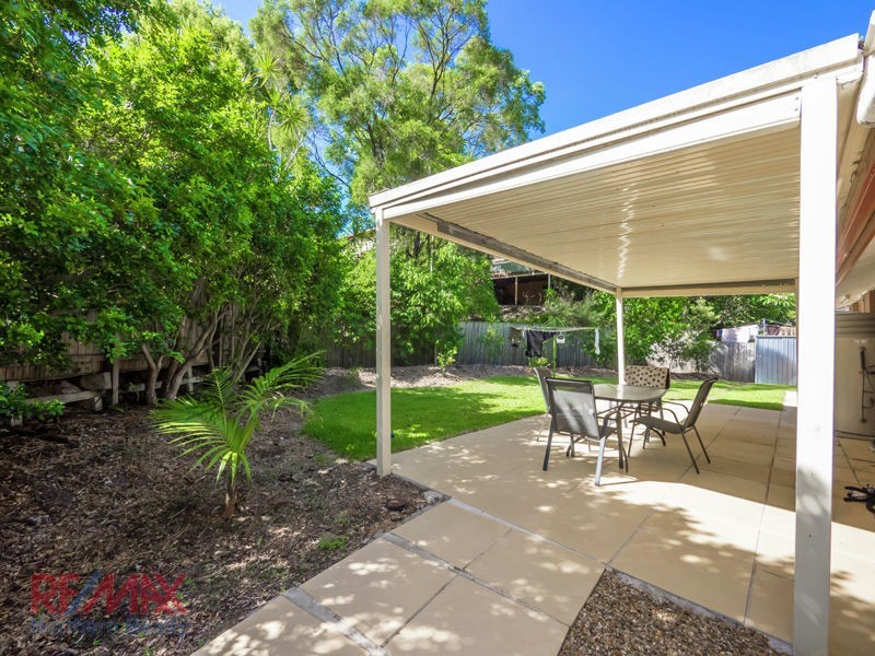 42 Cassandra Street, Chapel Hill QLD 4069