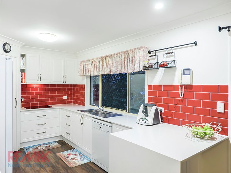 8 Gum Leaf Court, Albany Creek QLD 4035