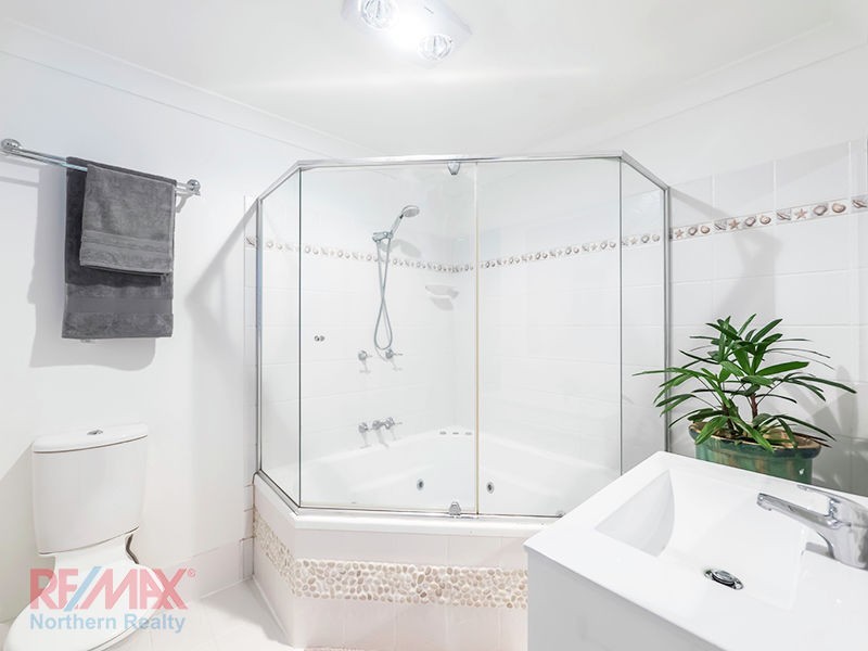 8 Gum Leaf Court, Albany Creek QLD 4035