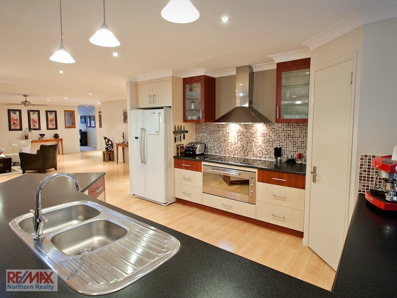 13 Bowerbird Ct, Cashmere QLD 4500