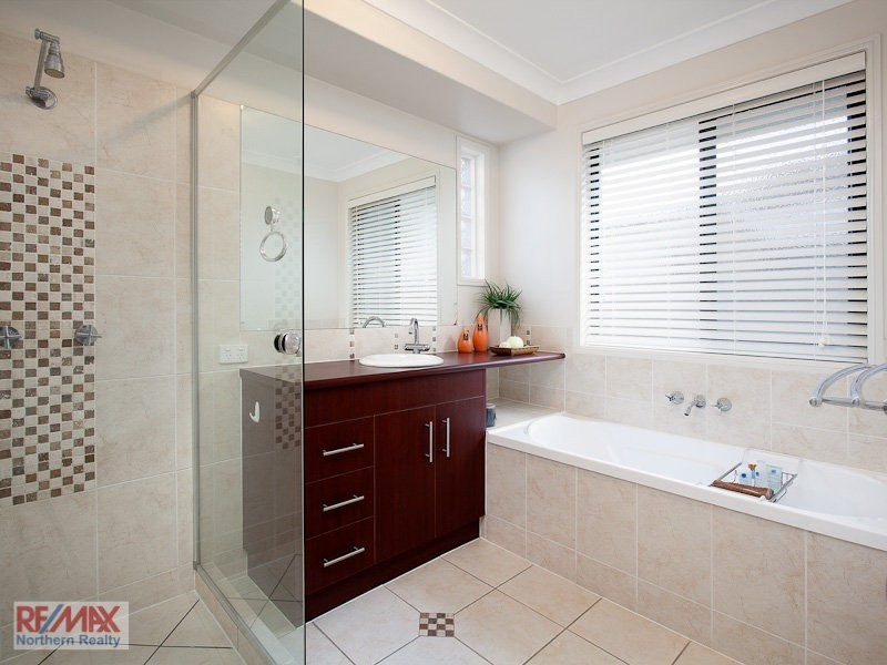 13 Bowerbird Ct, Cashmere QLD 4500