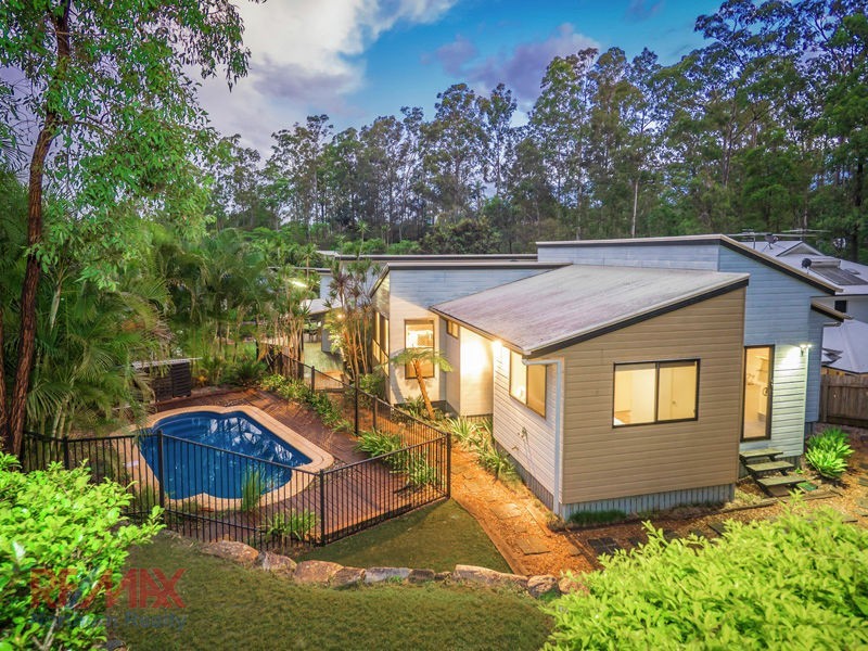 8 Foambark Ct, Eatons Hill QLD 4037