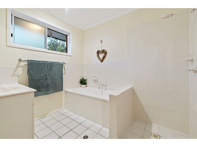 9 Clematis Court, Cashmere QLD 4500