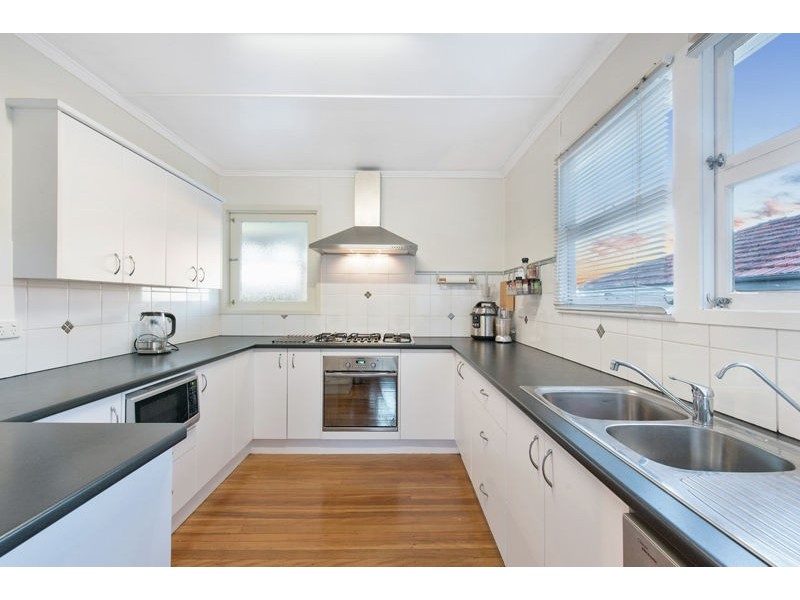 24 Chuter Street, Stafford Heights QLD 4053