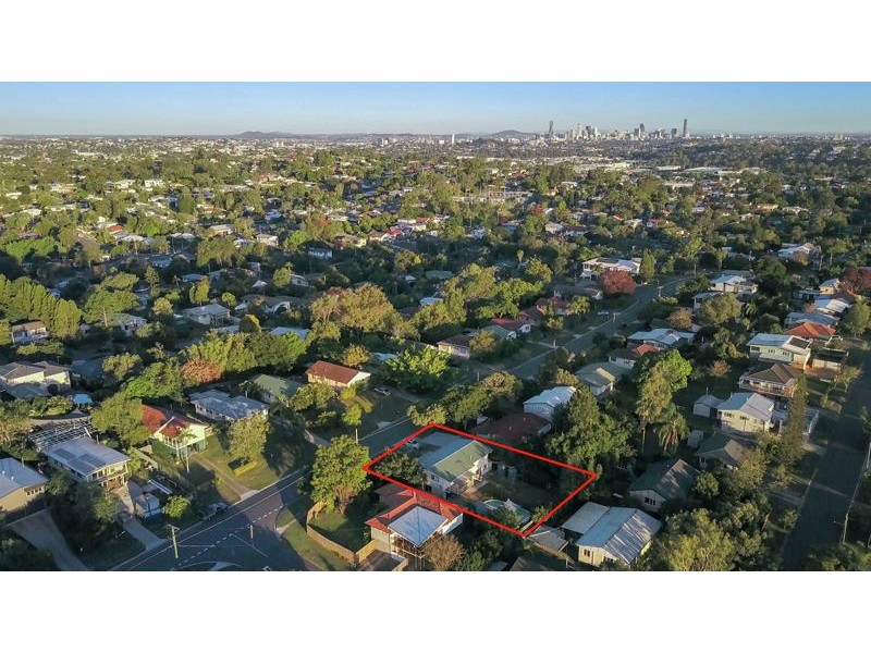 24 Chuter Street, Stafford Heights QLD 4053