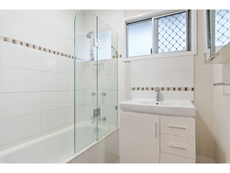 24 Chuter Street, Stafford Heights QLD 4053