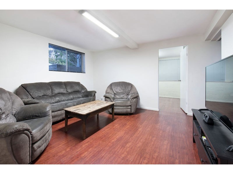 24 Chuter Street, Stafford Heights QLD 4053