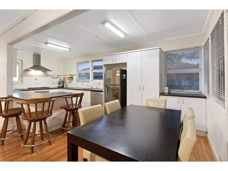 24 Chuter Street, Stafford Heights QLD 4053