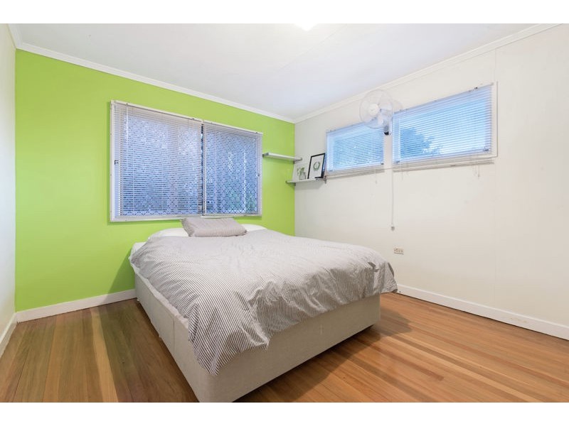 24 Chuter Street, Stafford Heights QLD 4053