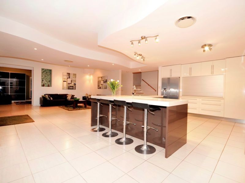 9 Foambark Court, Eatons Hill QLD 4037