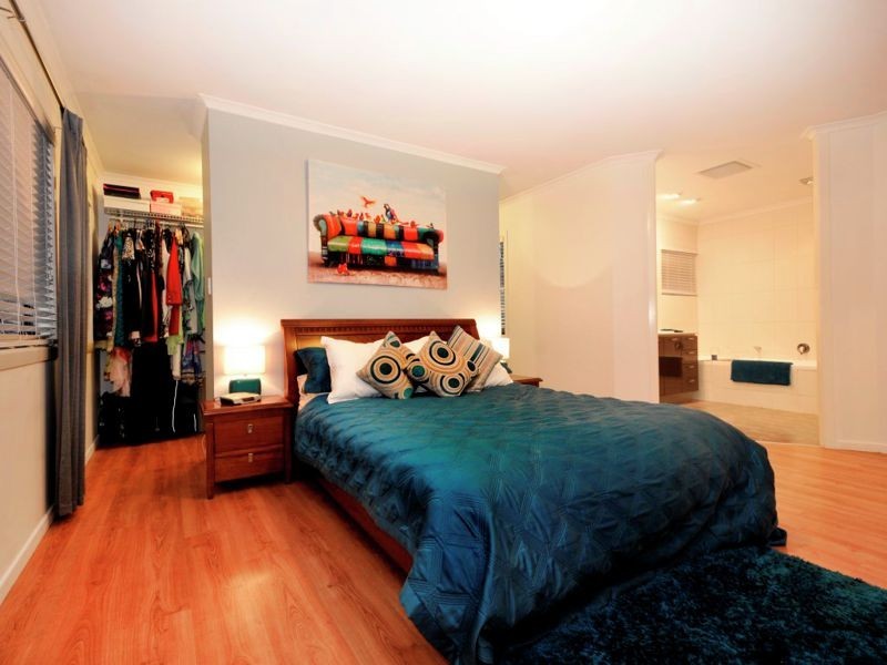 9 Foambark Court, Eatons Hill QLD 4037