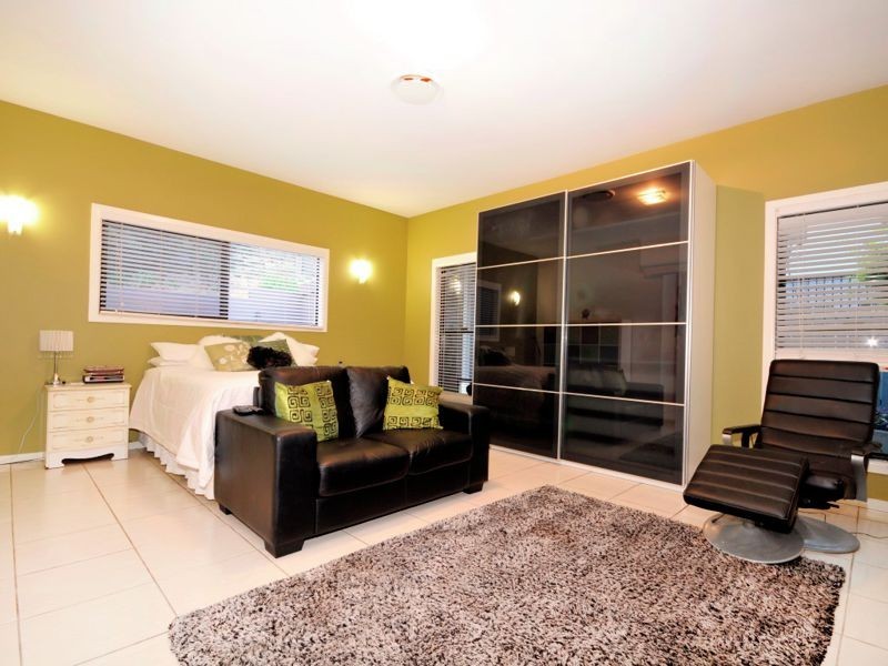 9 Foambark Court, Eatons Hill QLD 4037