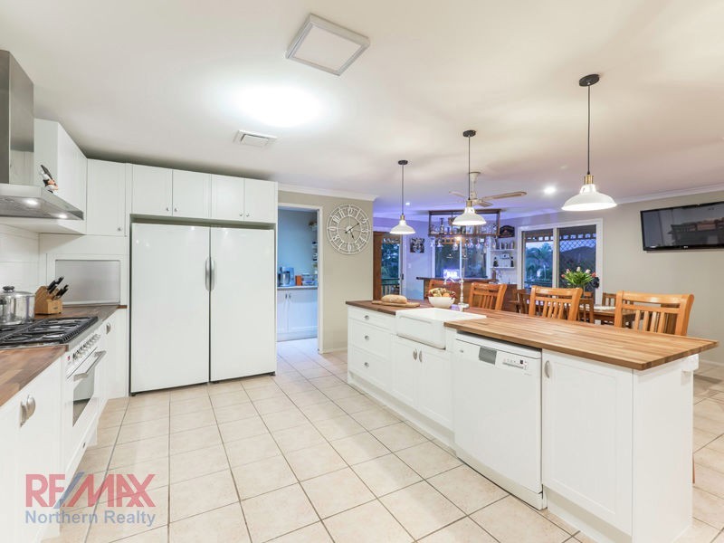 2 Medeo ct, Eatons Hill QLD 4037