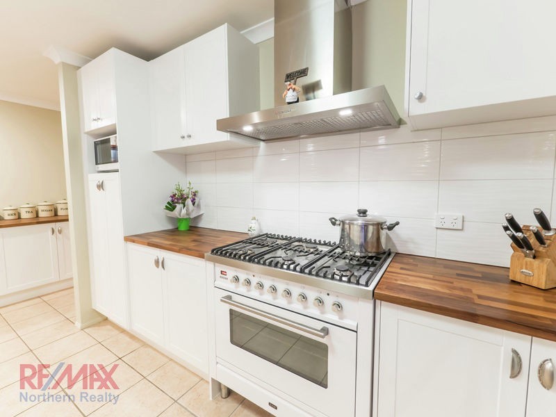 2 Medeo ct, Eatons Hill QLD 4037