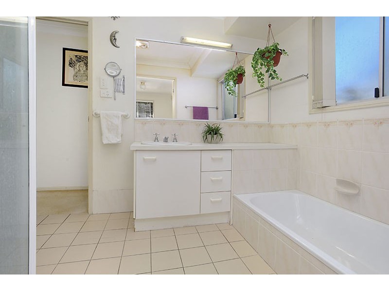 2 Jane St, Arana Hills QLD 4054