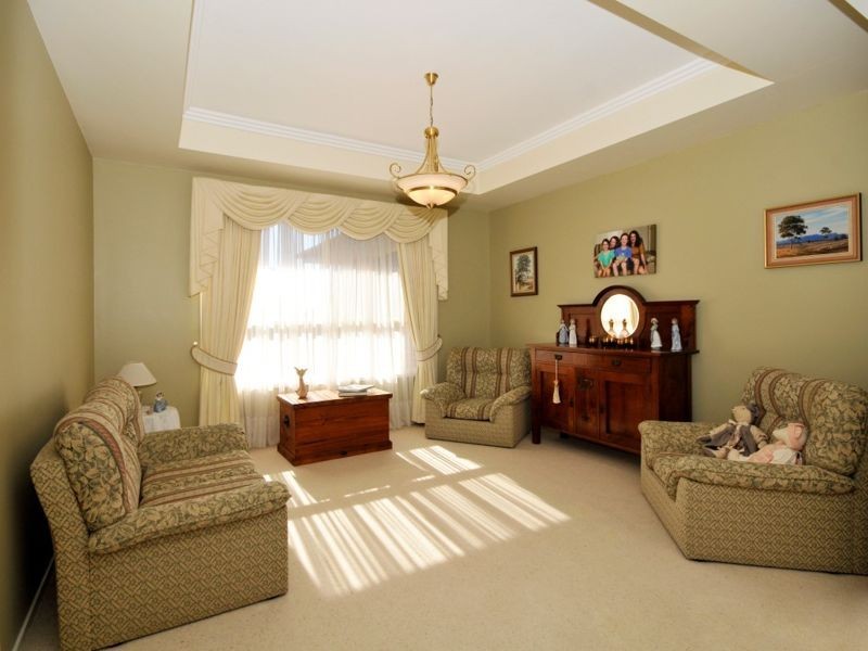 15 Heron Close, Cashmere QLD 4500