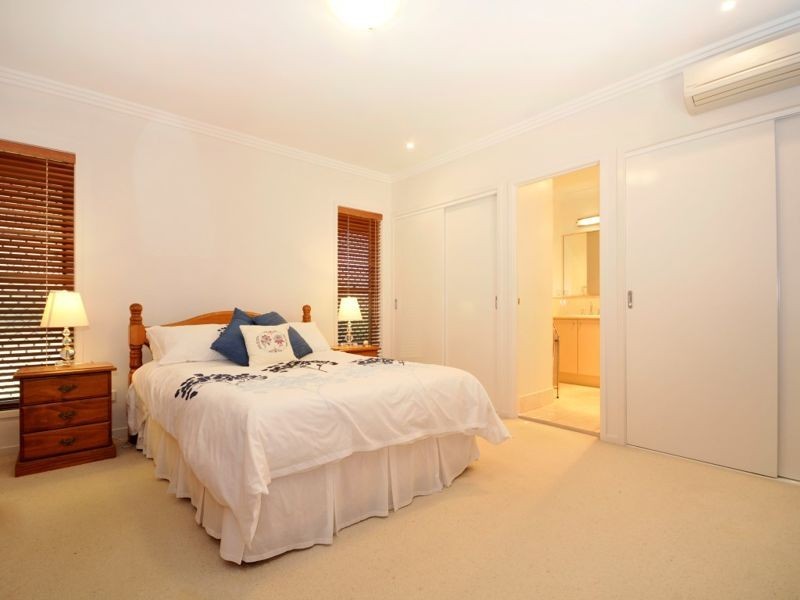 15 Heron Close, Cashmere QLD 4500