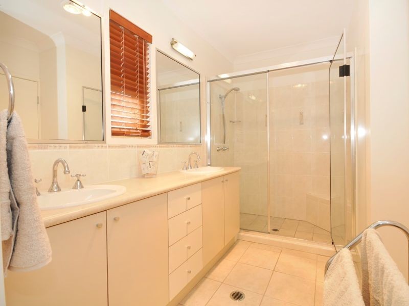 15 Heron Close, Cashmere QLD 4500