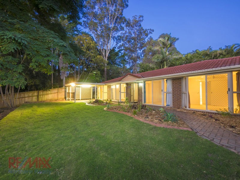 50 Eucumbene Dve, Petrie QLD 4502