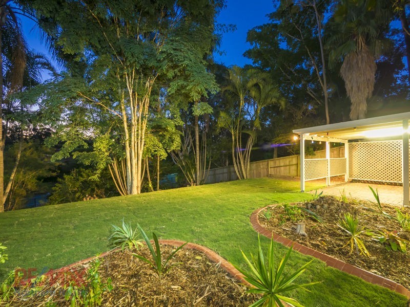 50 Eucumbene Dve, Petrie QLD 4502