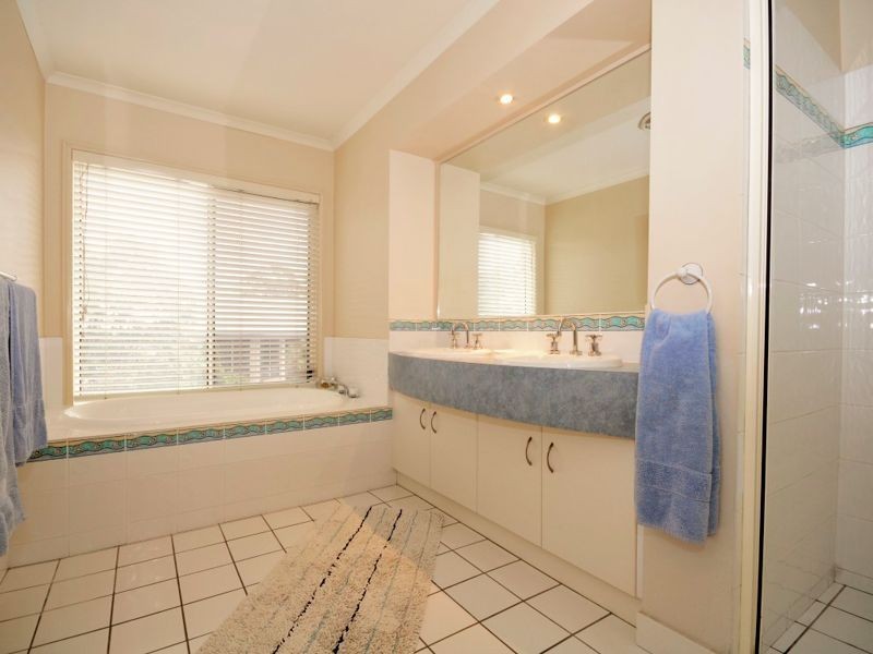 35 Snow Wood Drive, Eatons Hill QLD 4037