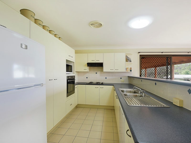 24 Kingfisher Street, Albany Creek QLD 4035