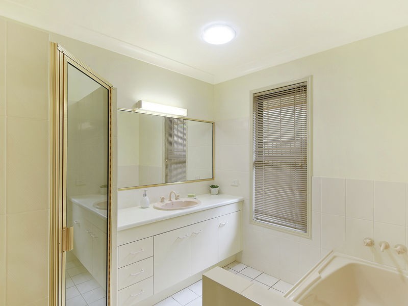 24 Kingfisher Street, Albany Creek QLD 4035