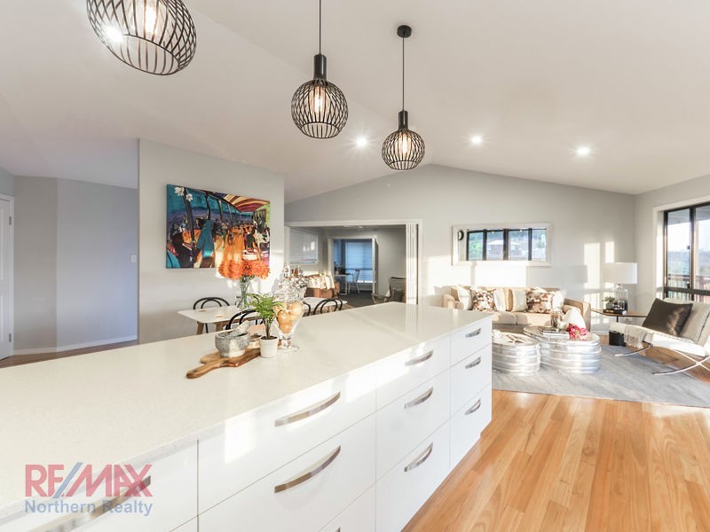 18 Hacker Road, Cashmere QLD 4500