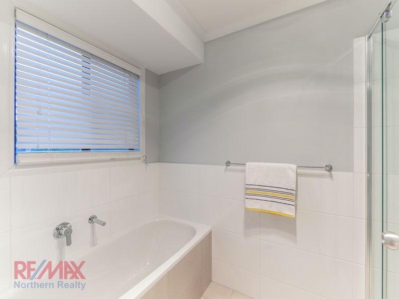 18 Hacker Road, Cashmere QLD 4500