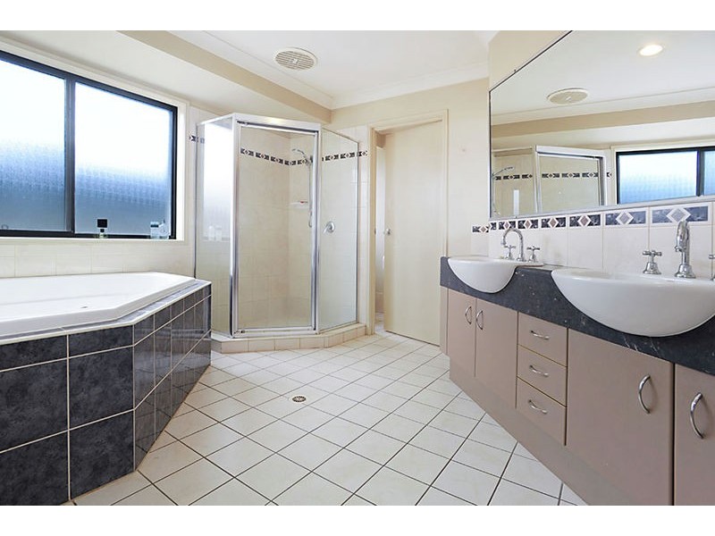 10 Octantis Court, Bridgeman Downs QLD 4035