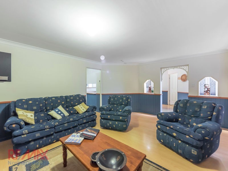19 Sunblest Ct, Eatons Hill QLD 4037