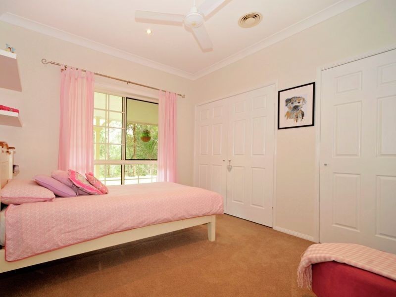 40 Bunya Pine Court, Eatons Hill QLD 4037