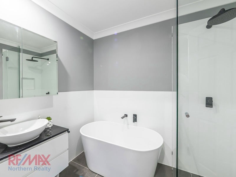 33 Pascali Cr, Eatons Hill QLD 4037