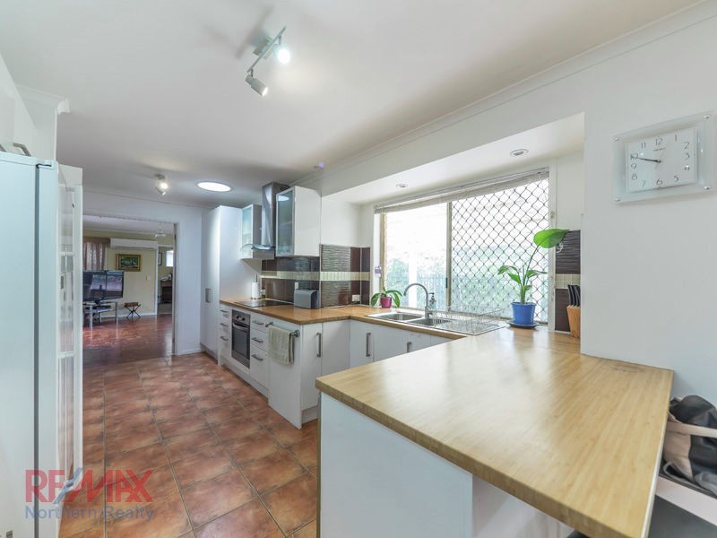 7 Drapers Road, Eatons Hill QLD 4037