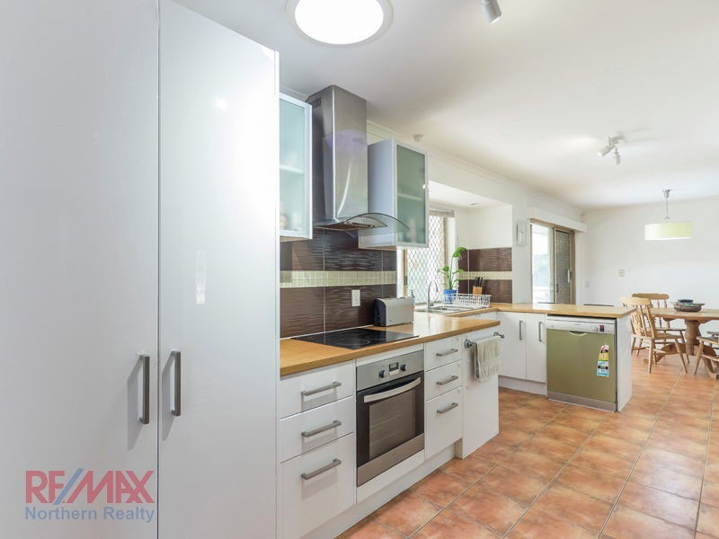 7 Drapers Road, Eatons Hill QLD 4037