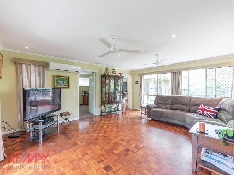 7 Drapers Road, Eatons Hill QLD 4037