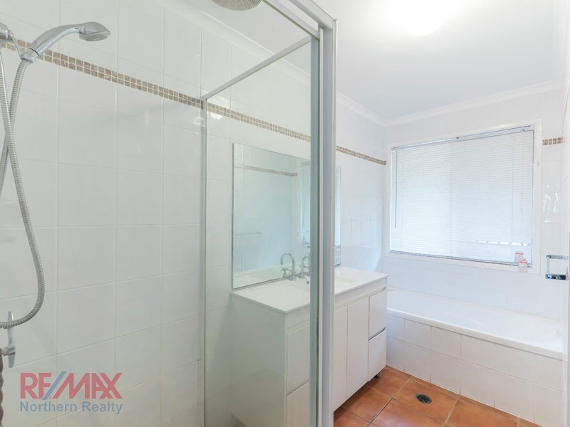 7 Drapers Road, Eatons Hill QLD 4037