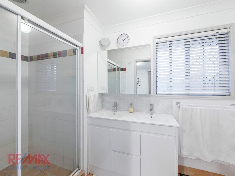 8 Pine Valley Drive, Joyner QLD 4500