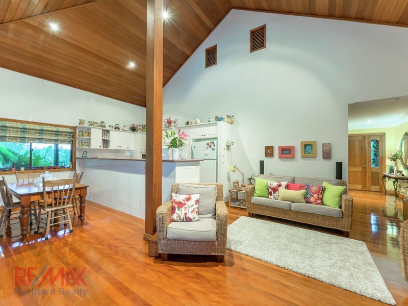 10 Montego Ct, Eatons Hill QLD 4037