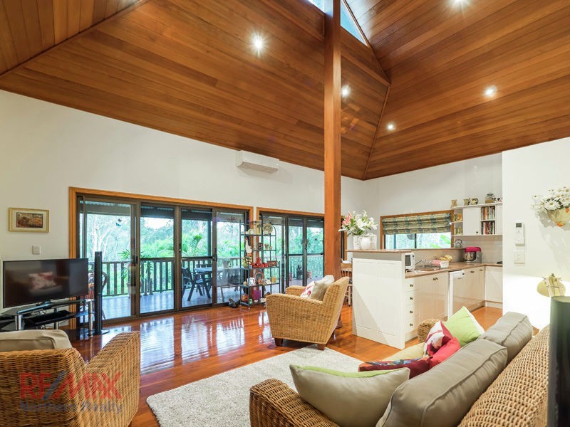 10 Montego Ct, Eatons Hill QLD 4037