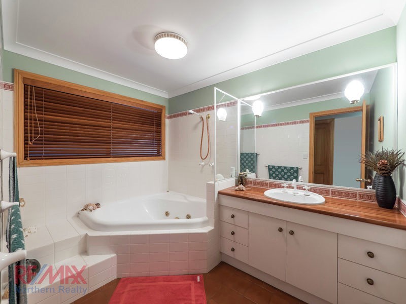 10 Montego Ct, Eatons Hill QLD 4037